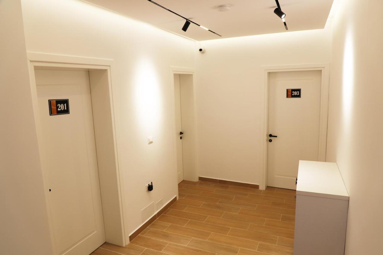 Mili Hotel 培拉特 外观 照片