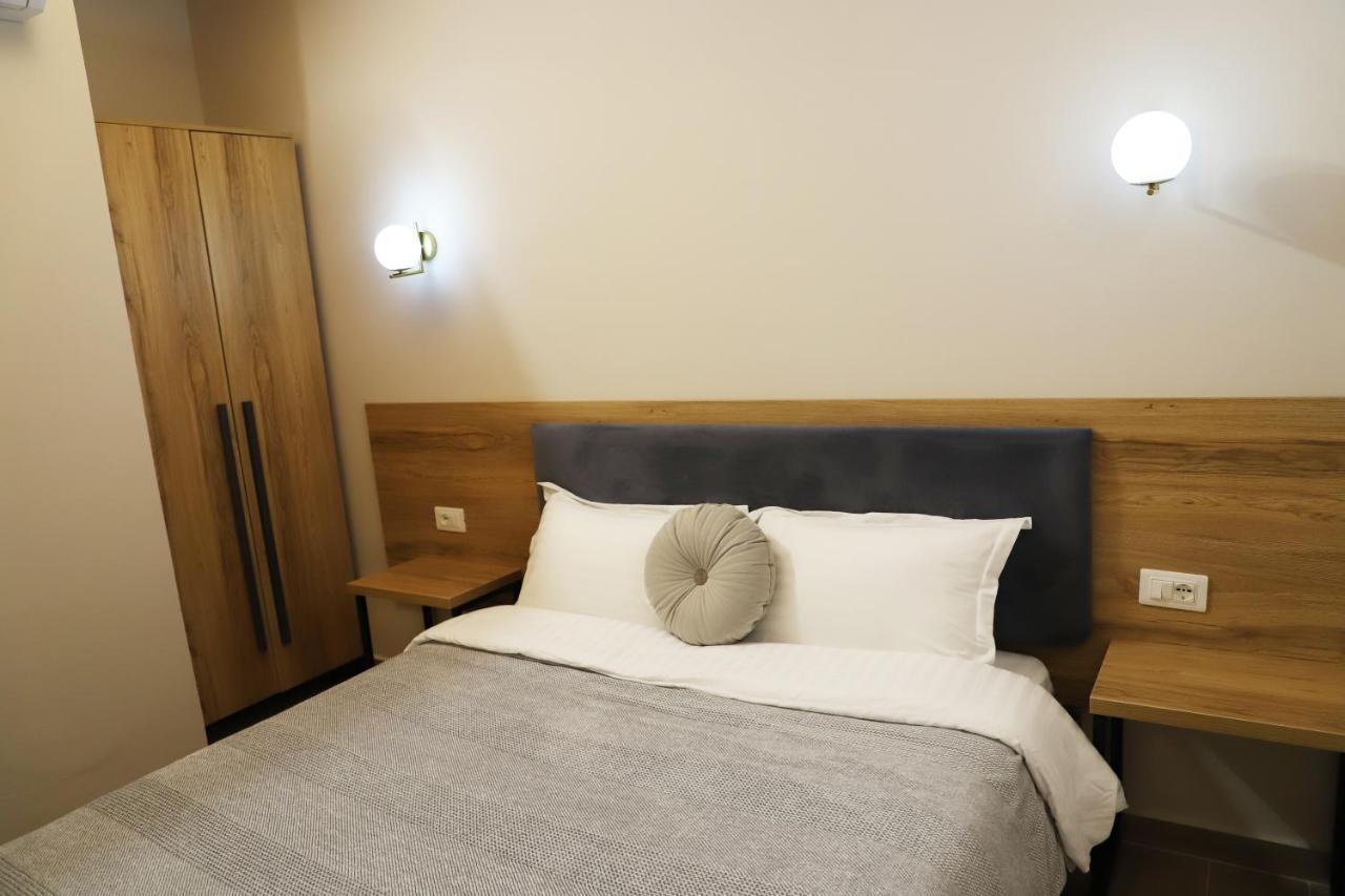 Mili Hotel 培拉特 外观 照片
