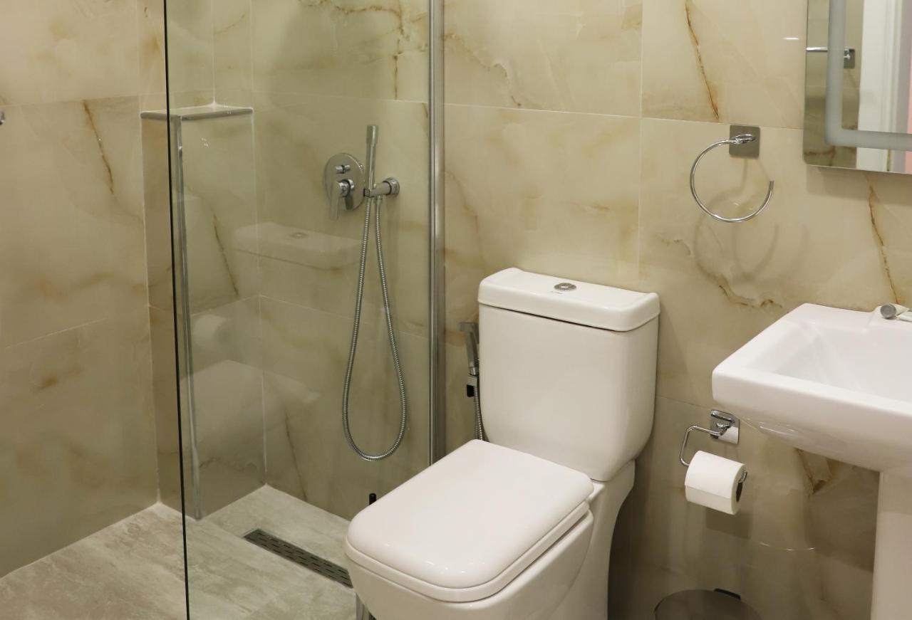 Mili Hotel 培拉特 外观 照片