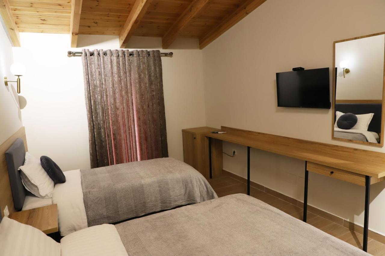 Mili Hotel 培拉特 外观 照片