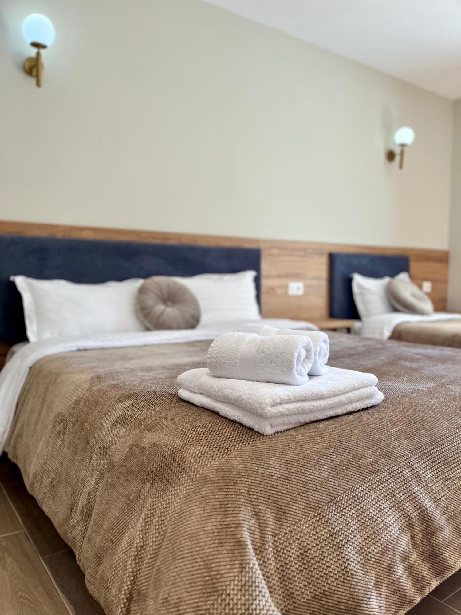 Mili Hotel 培拉特 外观 照片