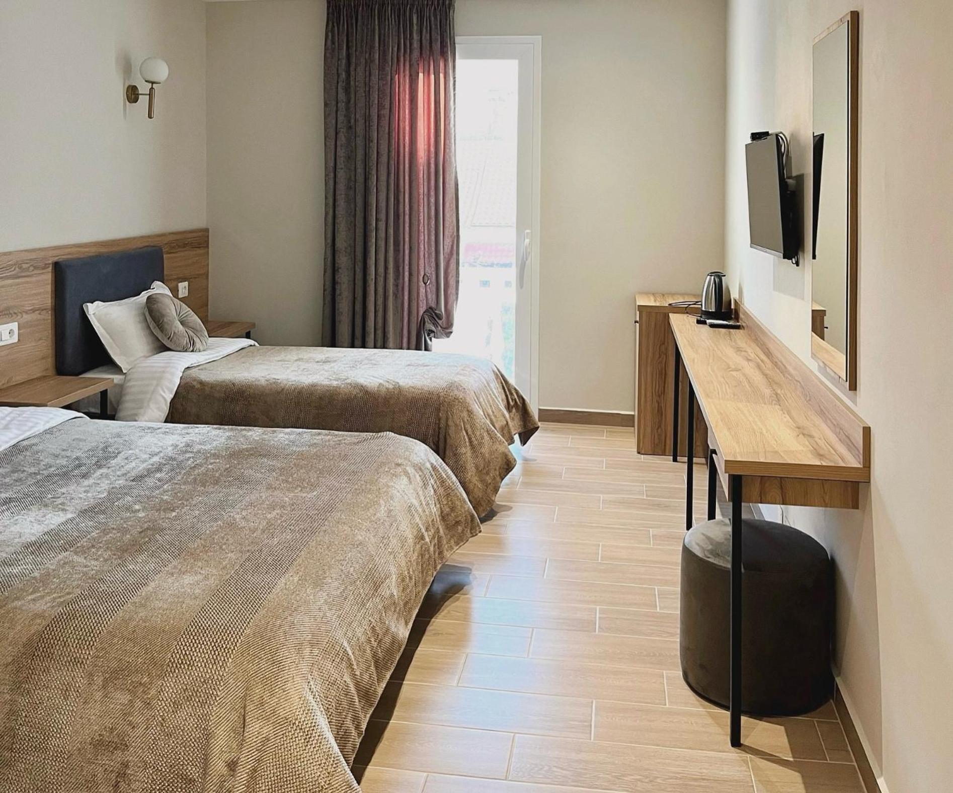 Mili Hotel 培拉特 外观 照片