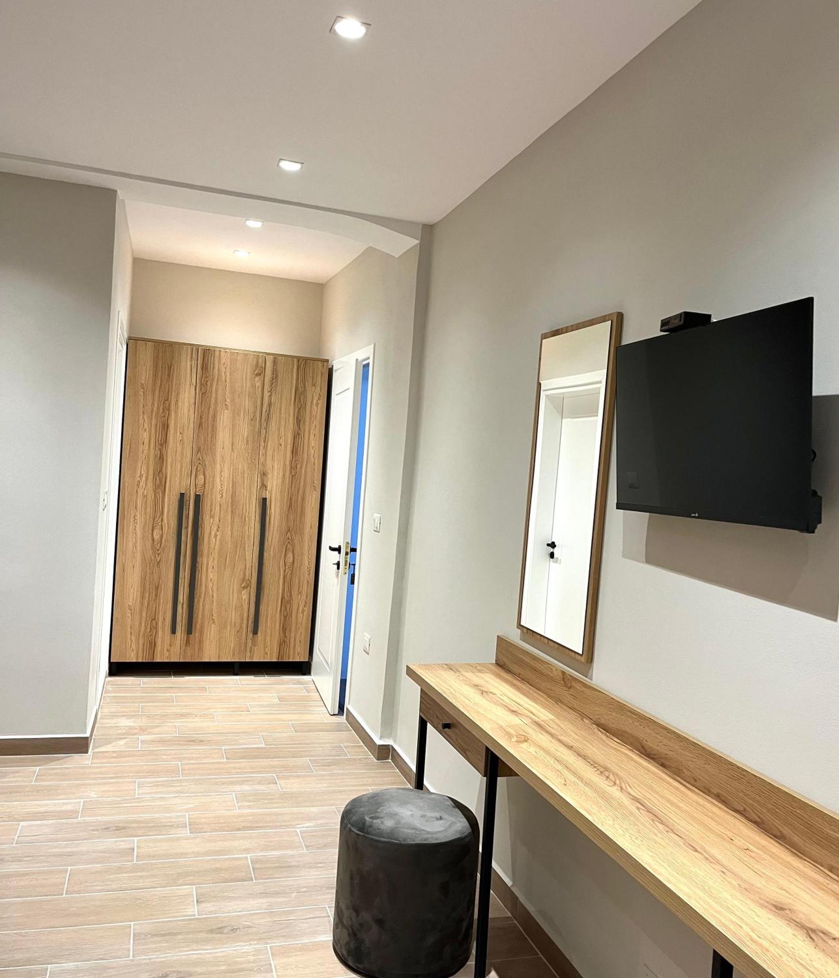 Mili Hotel 培拉特 外观 照片