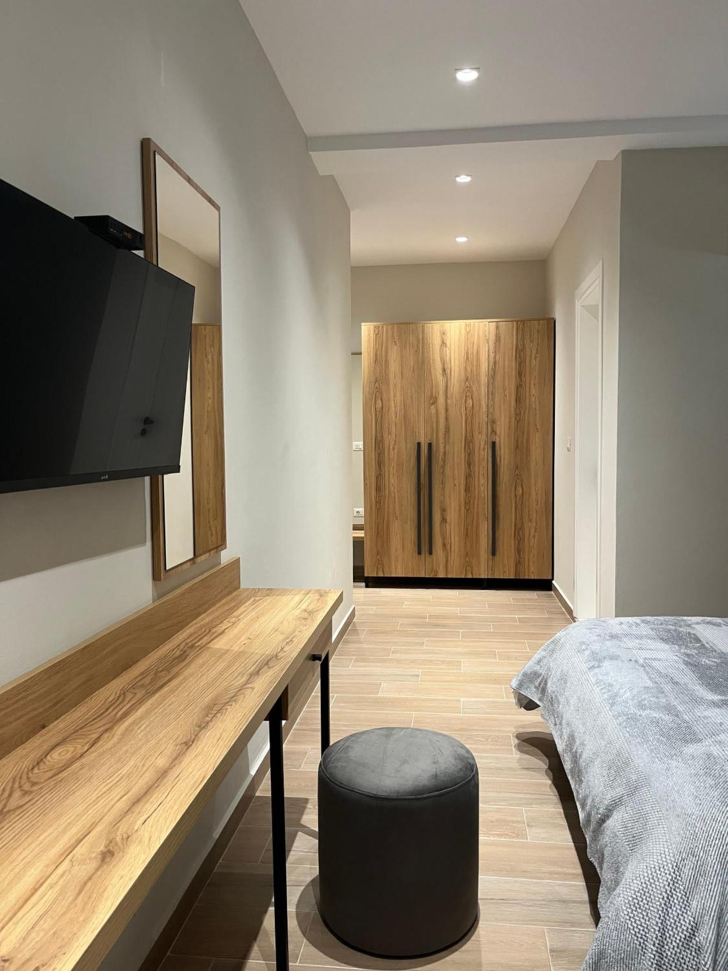 Mili Hotel 培拉特 外观 照片