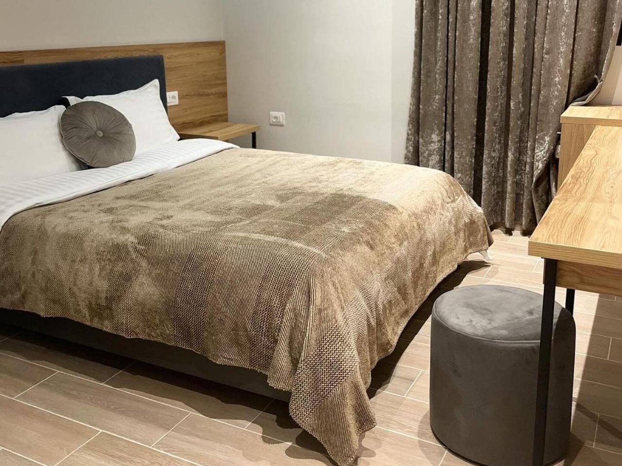 Mili Hotel 培拉特 外观 照片