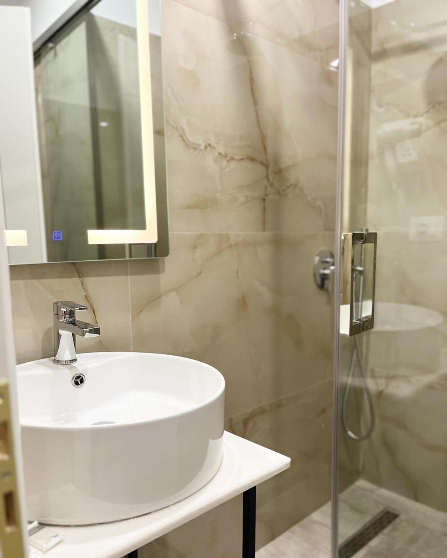Mili Hotel 培拉特 外观 照片