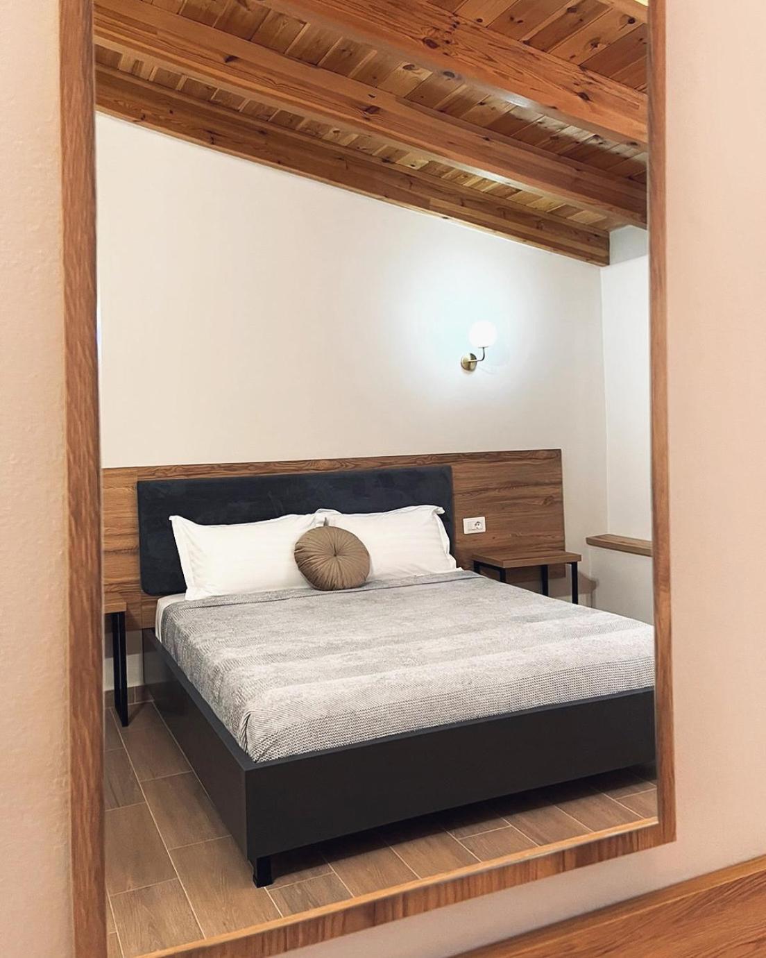 Mili Hotel 培拉特 外观 照片