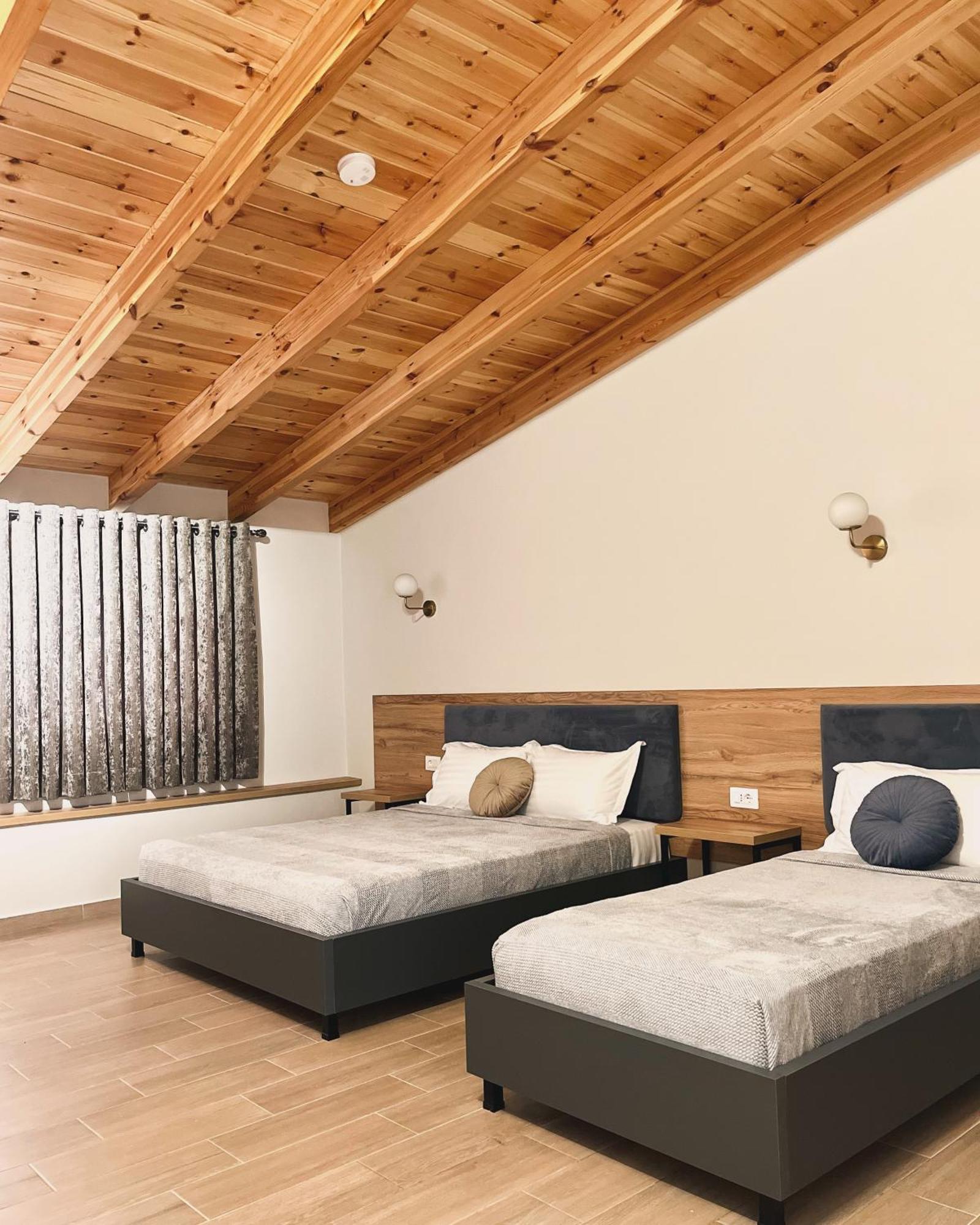 Mili Hotel 培拉特 外观 照片