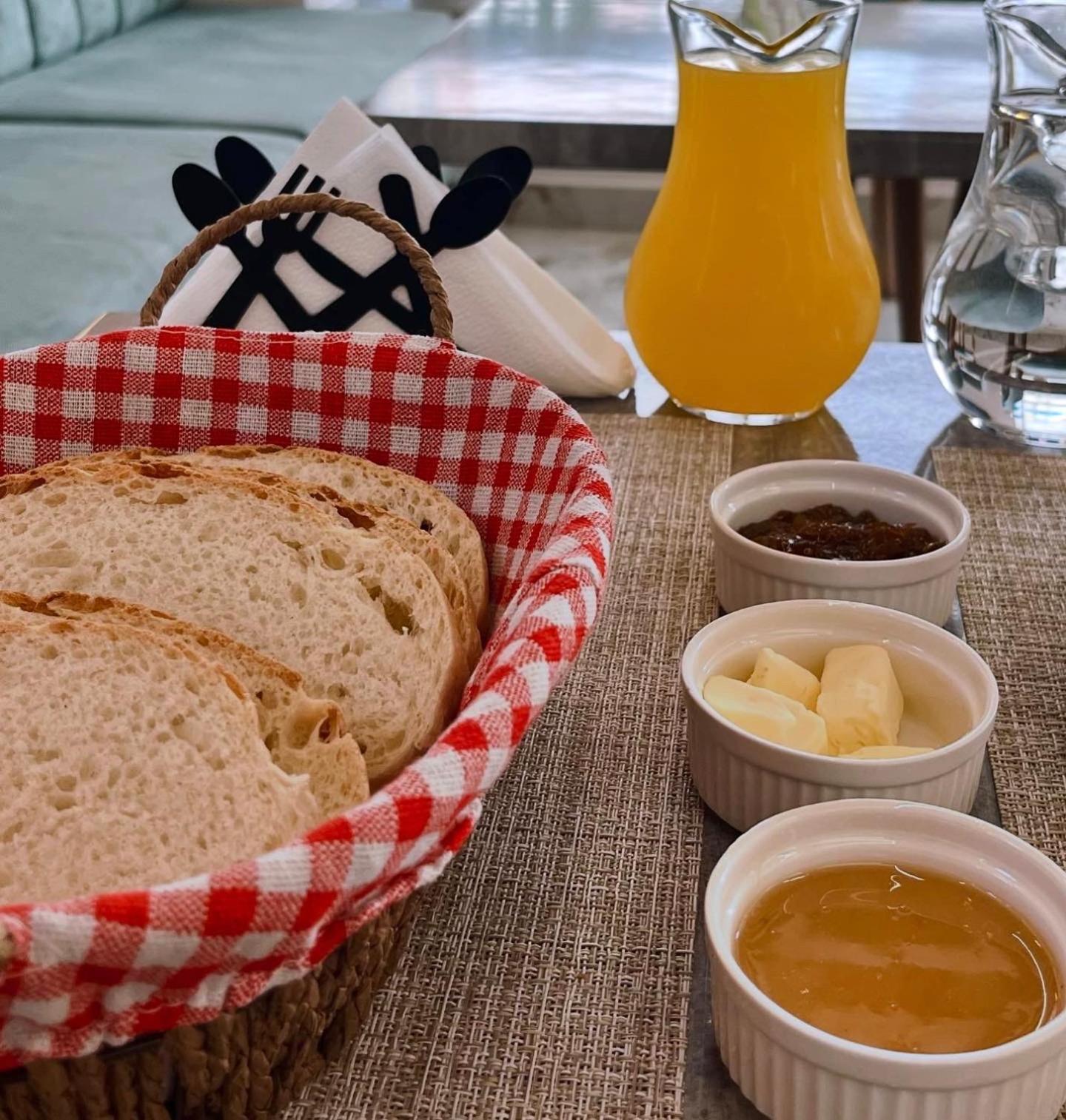 Mili Hotel 培拉特 外观 照片